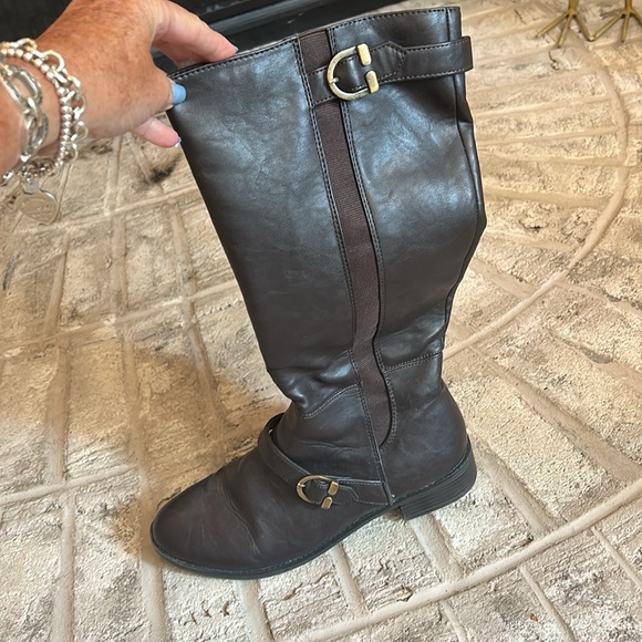 Tall boots - Picture 4 of 8